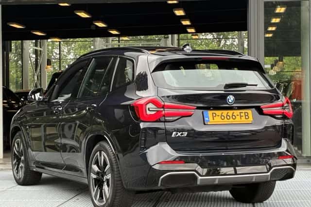 BMW iX3 (2022) thumbnail 6