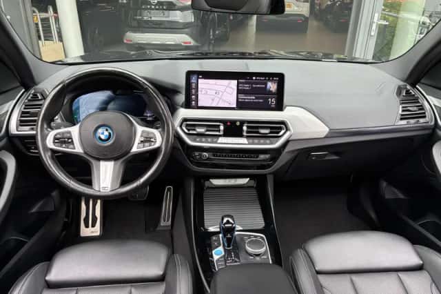 BMW iX3 (2022) thumbnail 3
