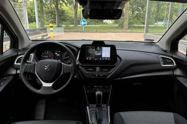 Suzuki S-Cross (2025) thumbnail 3