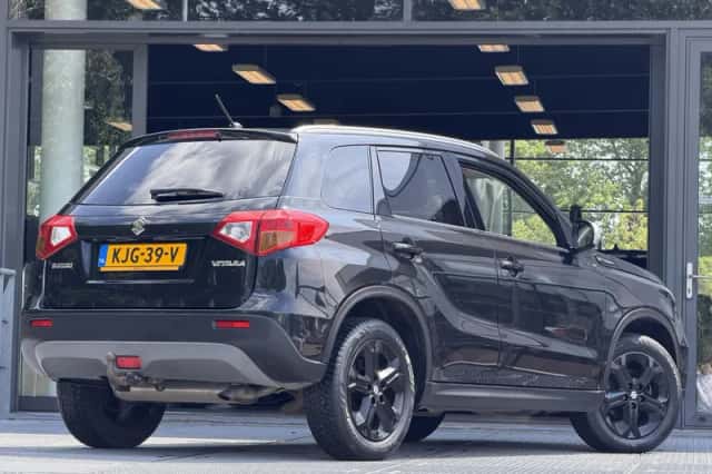 Suzuki Vitara (2017) thumbnail 2