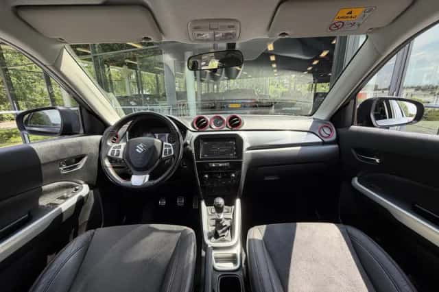 Suzuki Vitara (2017) thumbnail 3