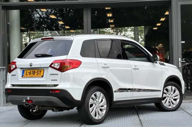 Suzuki Vitara (2017) thumbnail 2