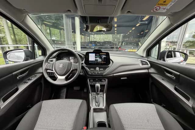 Suzuki S-Cross (2025) thumbnail 3