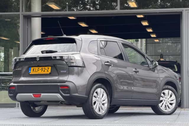 Suzuki S-Cross (2025) thumbnail 2