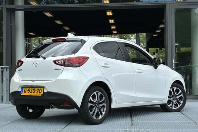 Mazda 2 (2019) thumbnail 2