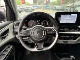 Suzuki Swift (2025) thumbnail 11
