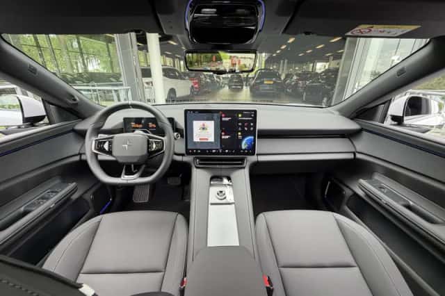 Polestar 4 (2025) thumbnail 4