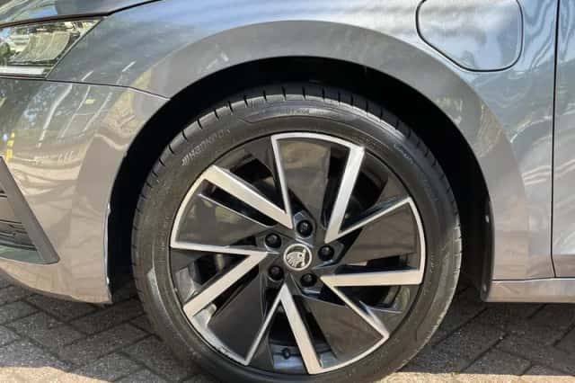 Škoda Octavia (2022) thumbnail 5