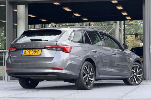 Škoda Octavia (2022) thumbnail 2