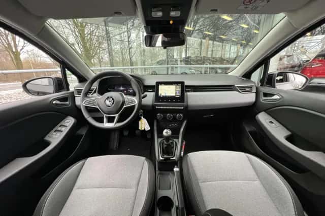Renault Clio (2024) thumbnail 3