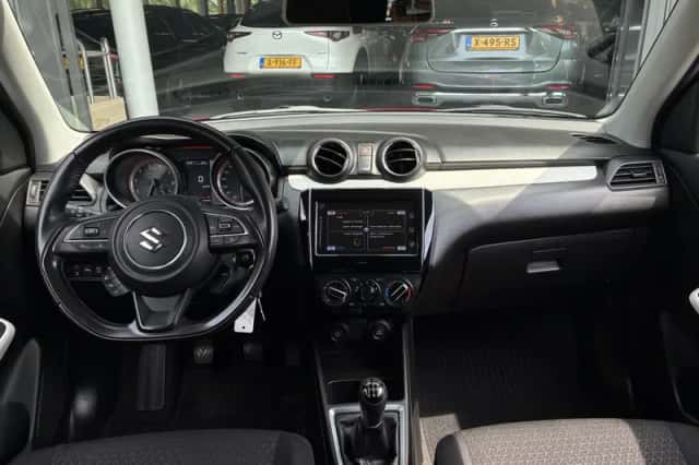 Suzuki Swift (2021) thumbnail 3