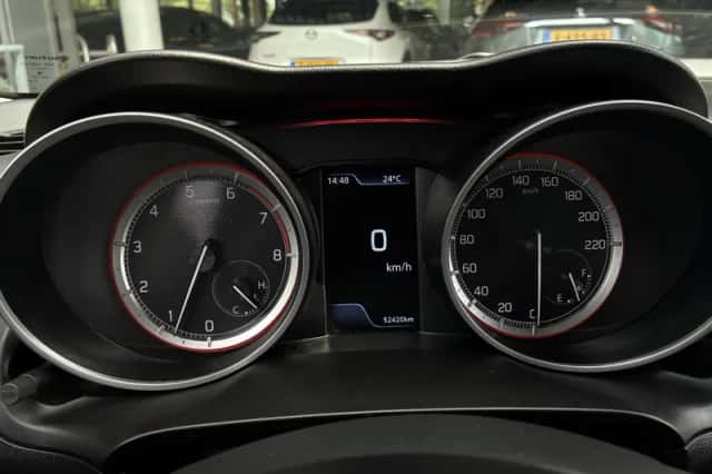 Suzuki Swift (2021) thumbnail 4