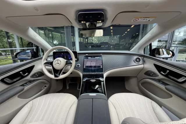 Mercedes-Benz EQS (2022) thumbnail 4