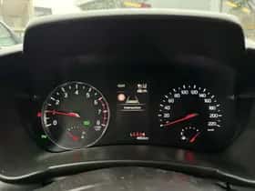 Suzuki Swift (2025) thumbnail 5