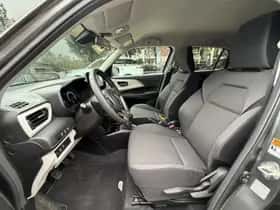 Suzuki Swift (2025) thumbnail 8