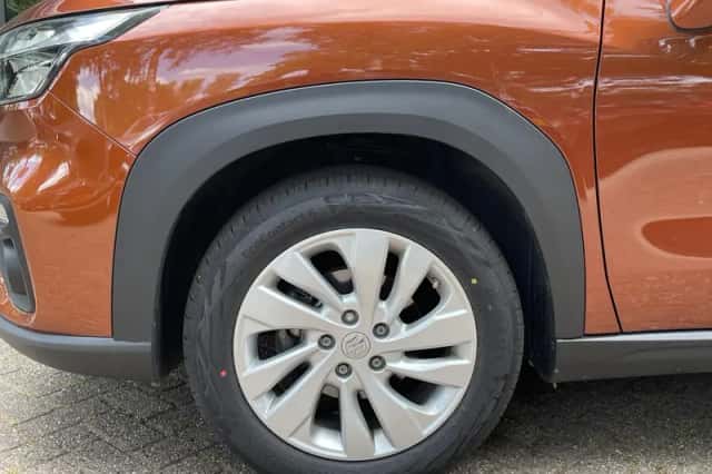 Suzuki S-Cross (2025) thumbnail 3
