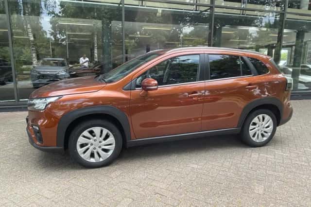 Suzuki S-Cross (2025) thumbnail 4