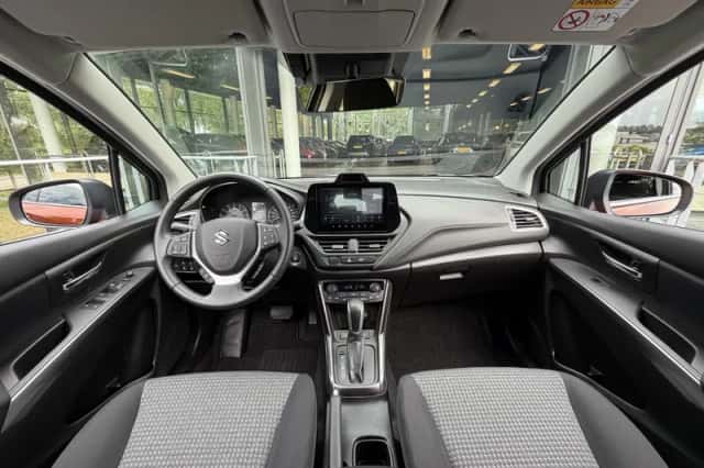 Suzuki S-Cross (2025) thumbnail 3
