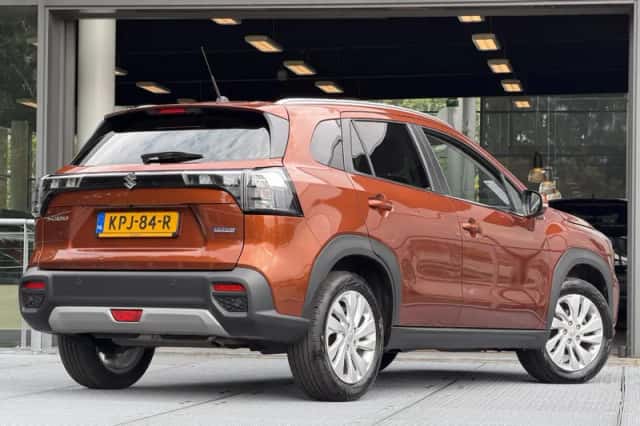 Suzuki S-Cross (2025) thumbnail 2