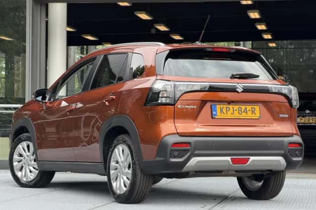Suzuki S-Cross (2025) thumbnail 6