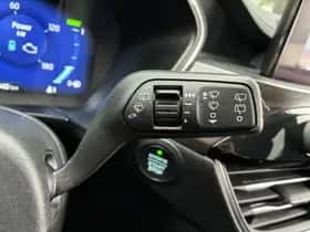 Ford Kuga (2022) thumbnail 29