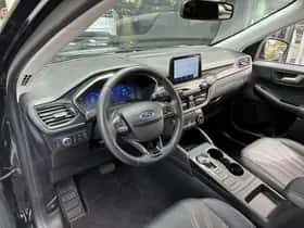 Ford Kuga (2022) thumbnail 31
