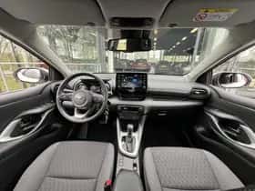 Toyota Yaris (2023) thumbnail 3