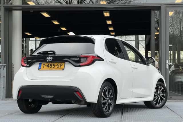 Toyota Yaris (2023) thumbnail 2