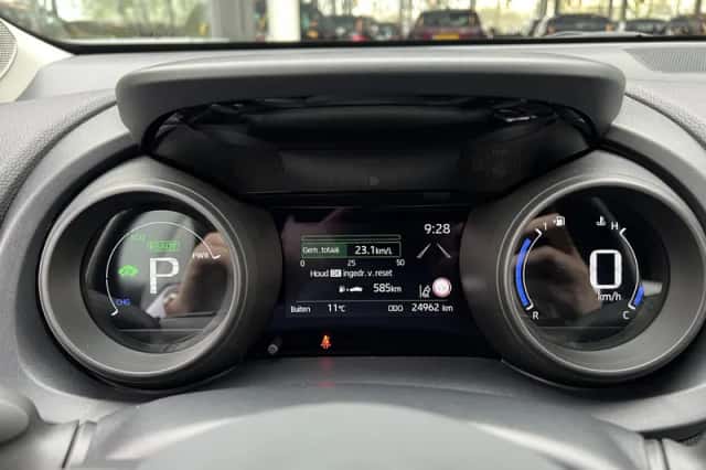 Toyota Yaris (2023) thumbnail 4