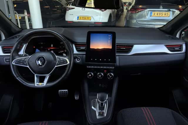 Renault Captur (2022) thumbnail 3