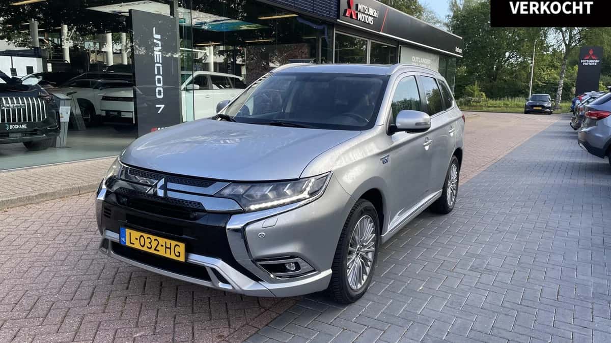 Mitsubishi Outlander (2021) — foto 1