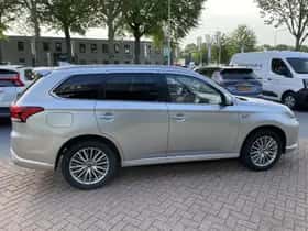 Mitsubishi Outlander (2021) thumbnail 11