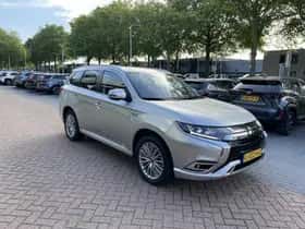 Mitsubishi Outlander (2021) thumbnail 12