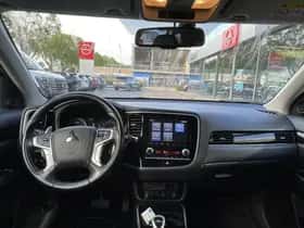Mitsubishi Outlander (2021) thumbnail 15