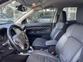 Mitsubishi Outlander (2021) thumbnail 17