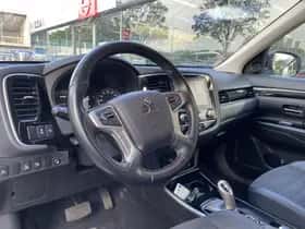 Mitsubishi Outlander (2021) thumbnail 18