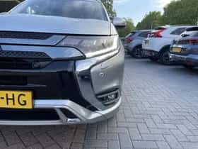 Mitsubishi Outlander (2021) thumbnail 3
