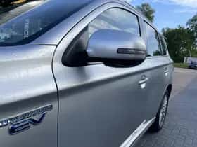 Mitsubishi Outlander (2021) thumbnail 5