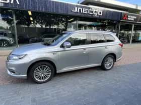 Mitsubishi Outlander (2021) thumbnail 6