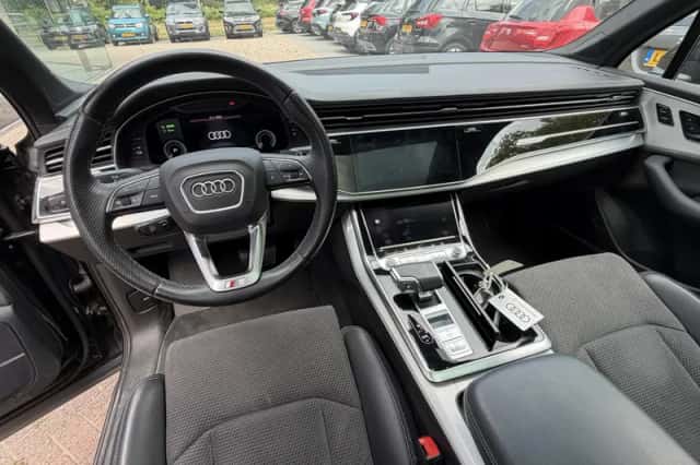 Audi Q7 (2021) thumbnail 4