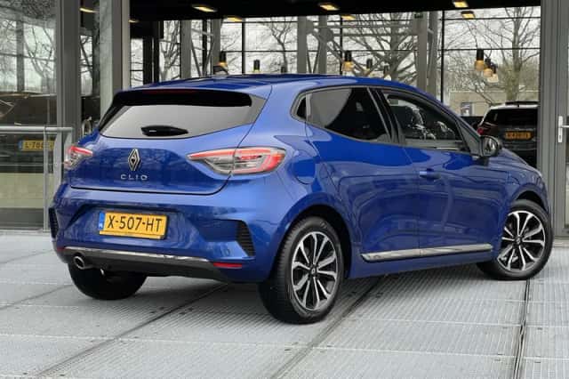 Renault Clio (2023) thumbnail 2