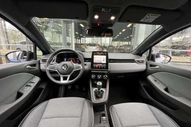 Renault Clio (2023) thumbnail 3