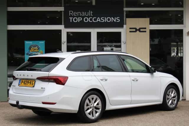 Škoda Octavia (2022) thumbnail 2