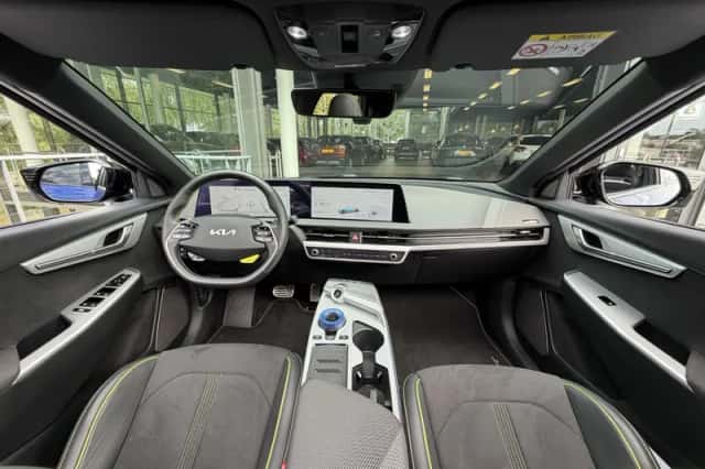 Kia EV6 (2023) thumbnail 3