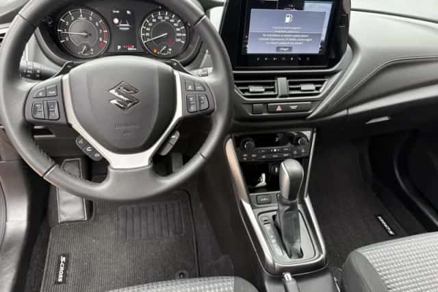 Suzuki S-Cross (2025) thumbnail 4