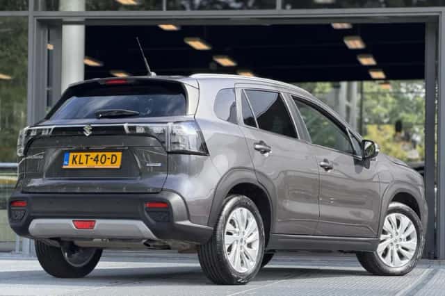 Suzuki S-Cross (2025) thumbnail 2