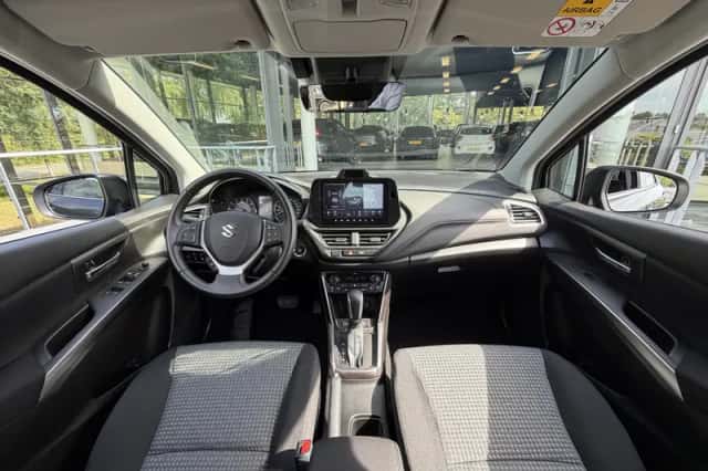 Suzuki S-Cross (2025) thumbnail 3