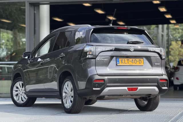 Suzuki S-Cross (2025) thumbnail 6