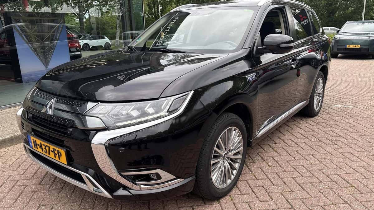 Mitsubishi Outlander (2021) — foto 1