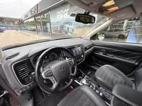 Mitsubishi Outlander (2021) thumbnail 3